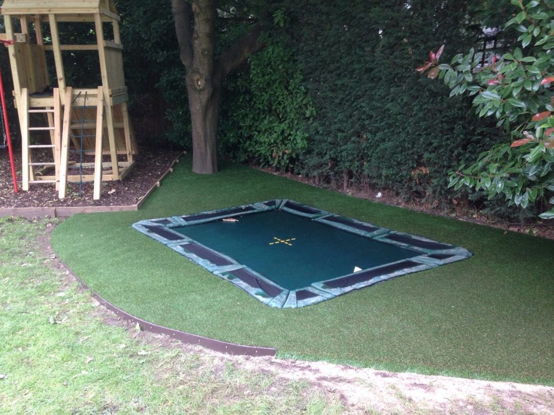 Keeping your trampoline area green - Trulawn On A Trampoline In The Middle Of A Putting Green
