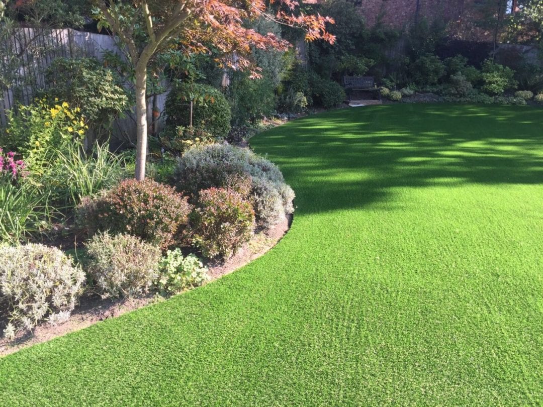 Curved lawn edging