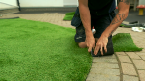artificial grass installer pic