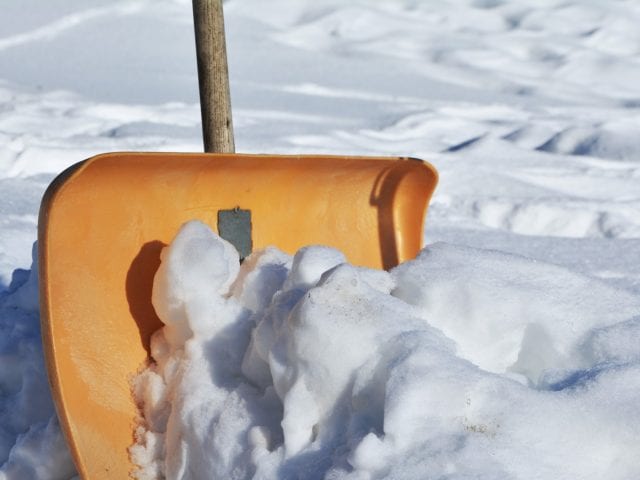 snow shovel 2001776 1920